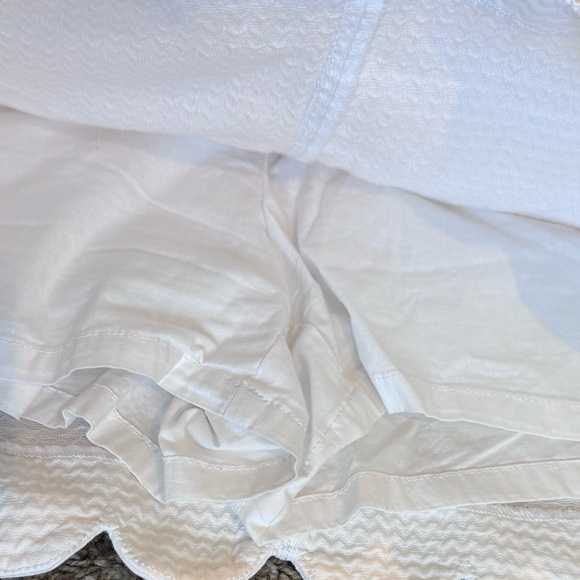 NWOT Lilly Pulitzer White Scalloped Skort with Pink Label - Picture 6 of 7